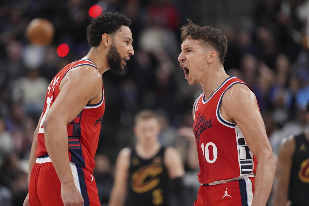 观众屏息凝 观众屏息凝