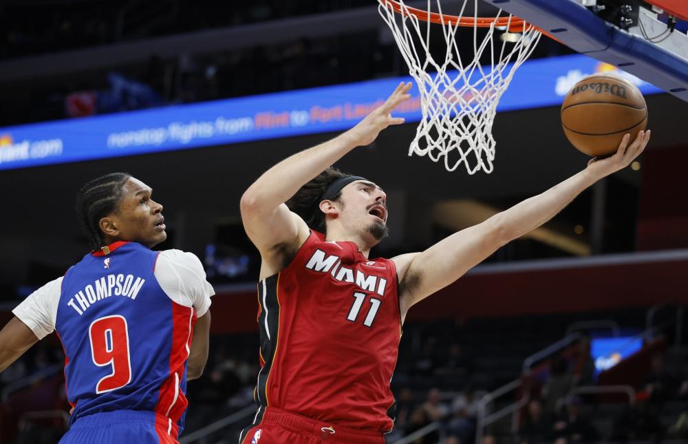 卢卡库：库尔图瓦之前的问题已经结束，他依然是国家队的领袖之一.