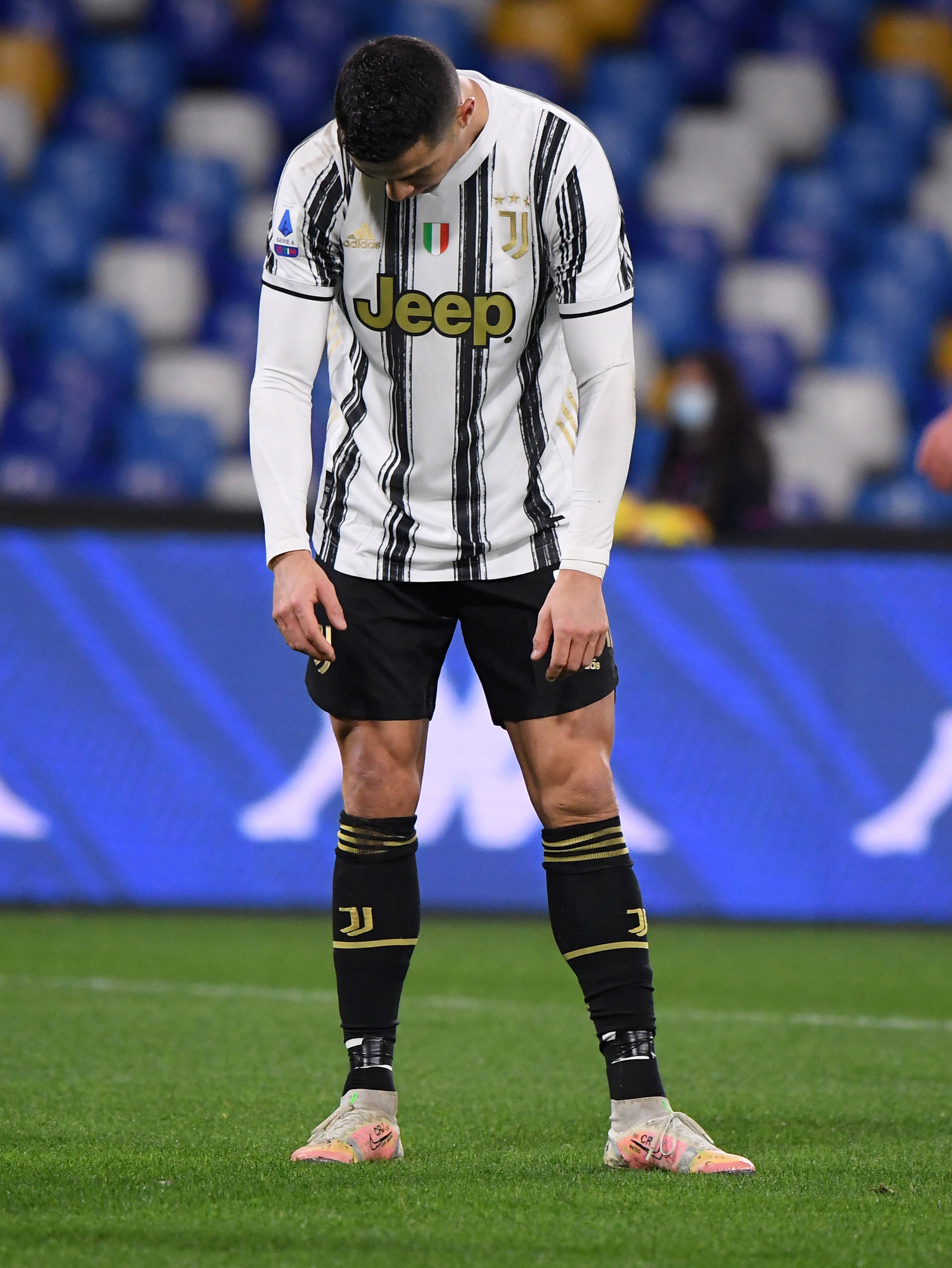 足球报：大连英博后卫晋鹏翔上轮是因为小腿有伤没进入首发.